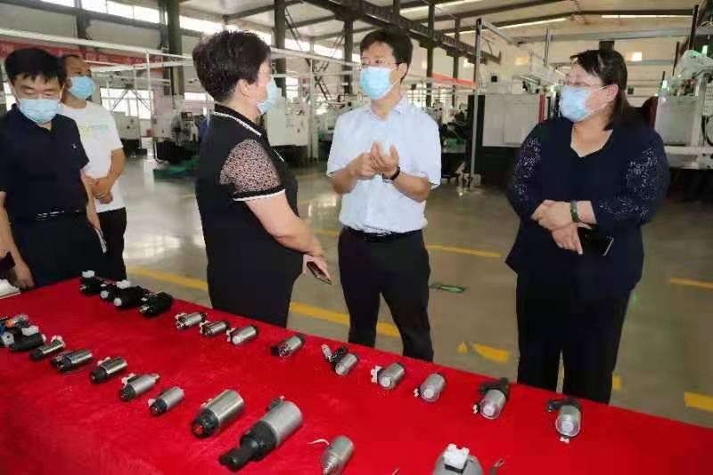正在播放美女被干逼逼逼逼逼逼逼安阳市市长高永一行莅临我公司参观调研